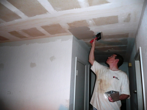 Mudding the ceiling joints